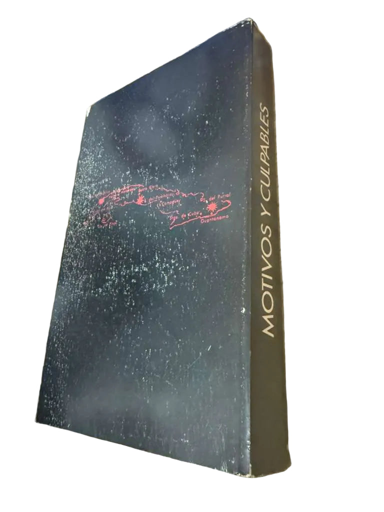 Black book titled 'Motivos y Culpas' on a wooden surface